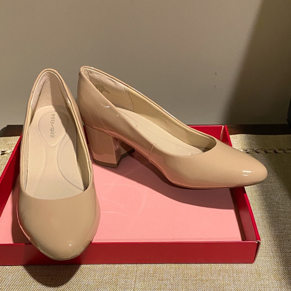 Easy Spirit Nude Patent Heels